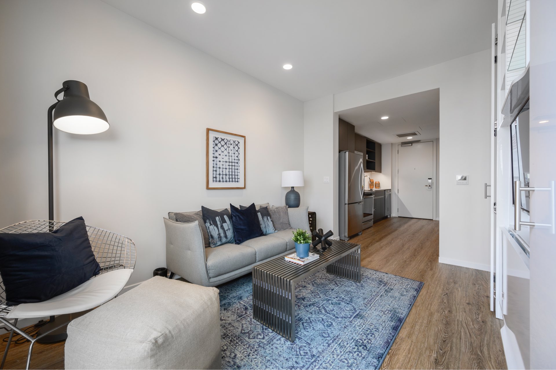 resting area to kitchen